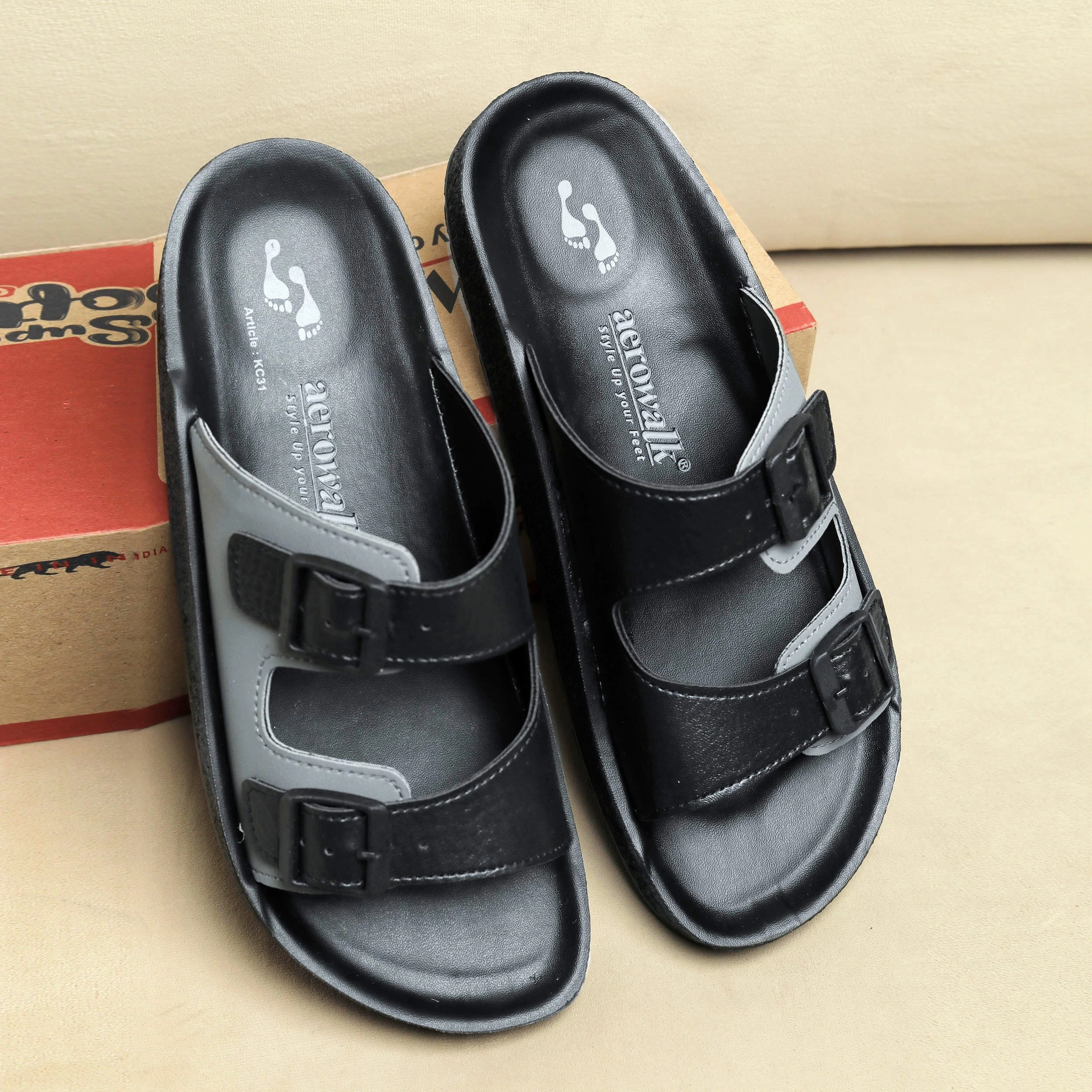 Pantoffeln Aus Meshmaterial Aerowalk Men Black and Grey Mule Shape Slipper with Double Buckle Styling (KC31_BLK GRY)