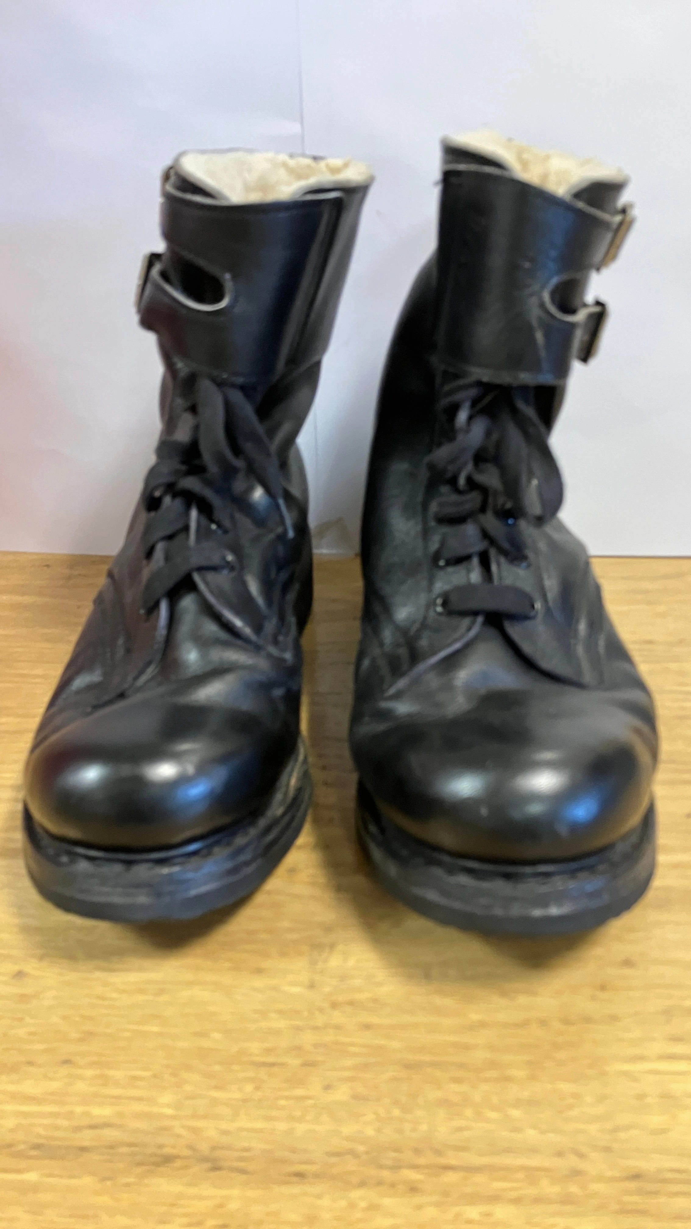 Volcom Stiefel Austrian Army Black Leather Buckled Pilot Boots - sheepskin lined