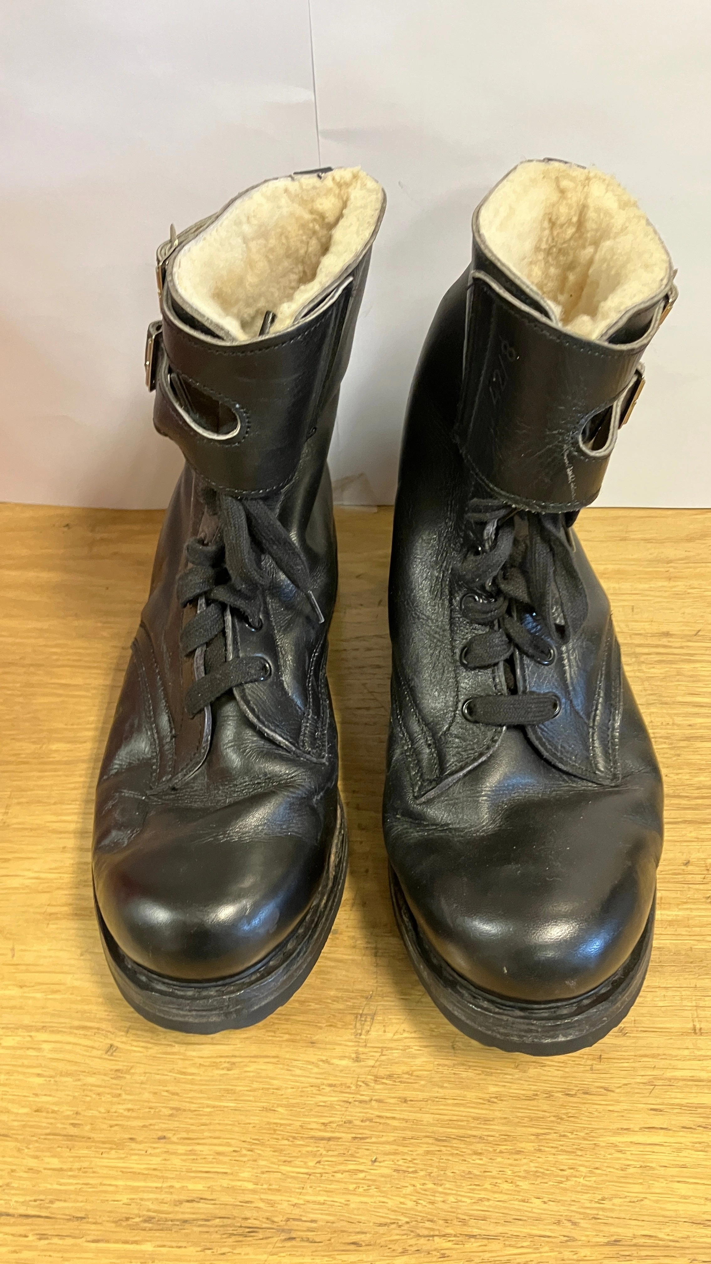 Vollgewichste Stiefel Austrian Army Black Leather Buckled Pilot Boots - sheepskin lined