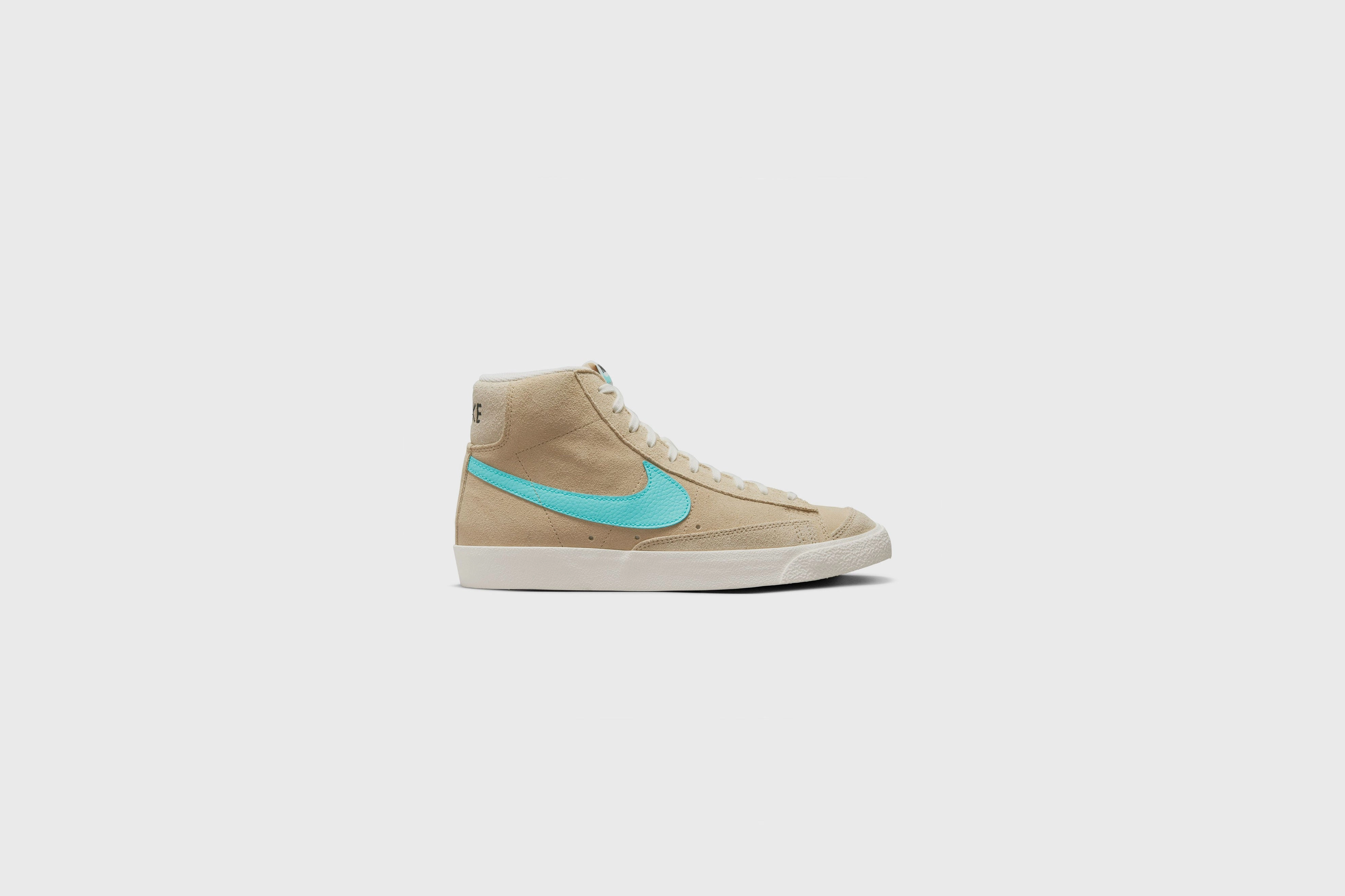 Nike Blazer Mid 77 SE (Desert Ore/Light Aqua-Sail) Riani Stiefel
