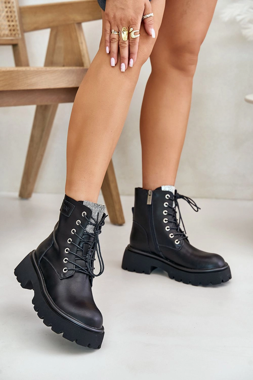 Chelsea Boots Vs Lace Up Bootie model 201908 Step in style