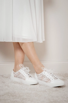 Mcqueen Sneaker Braut Sneakers mit Spitze  Oakley | The Perfect Bridal Company