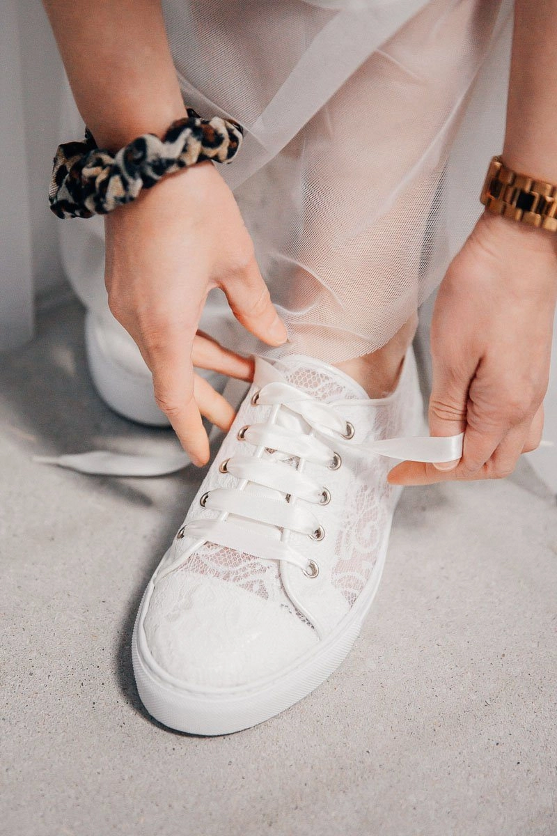 Sneaker Mit Zehenfreiheit Braut Sneakers mit Spitze und Satinschnrsenkeln - Nelli Pearl Lace