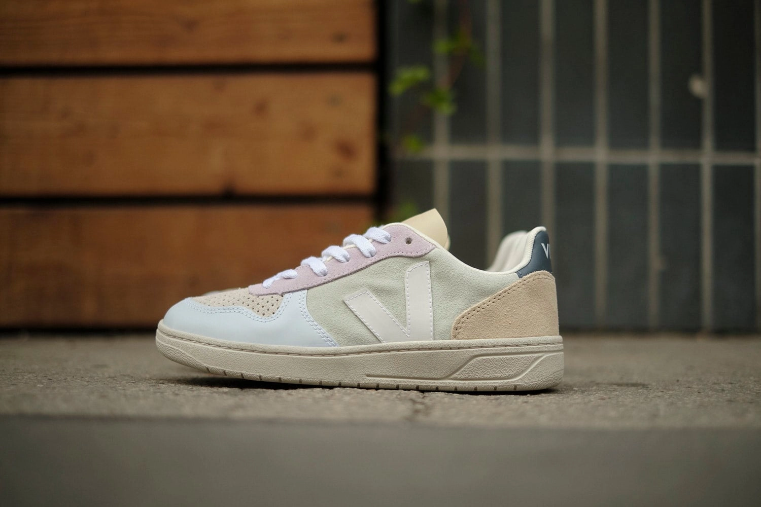 Veja V-10 Suede Damen Schuhe Weiße Sneaker Anzug