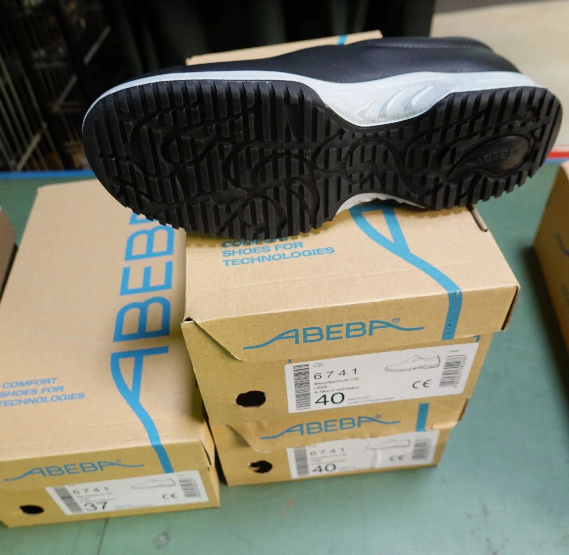 Abeba 6741 Berufsschuh Slipper schwarz ohne Kappe Arbeitsschuh unisex Grsse 40 Pantoffeln übergröße