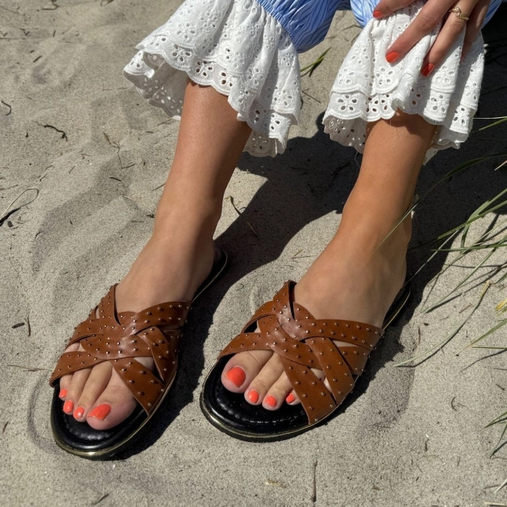 Sandalen In Der Nähe CAROLL AND ME - TAN