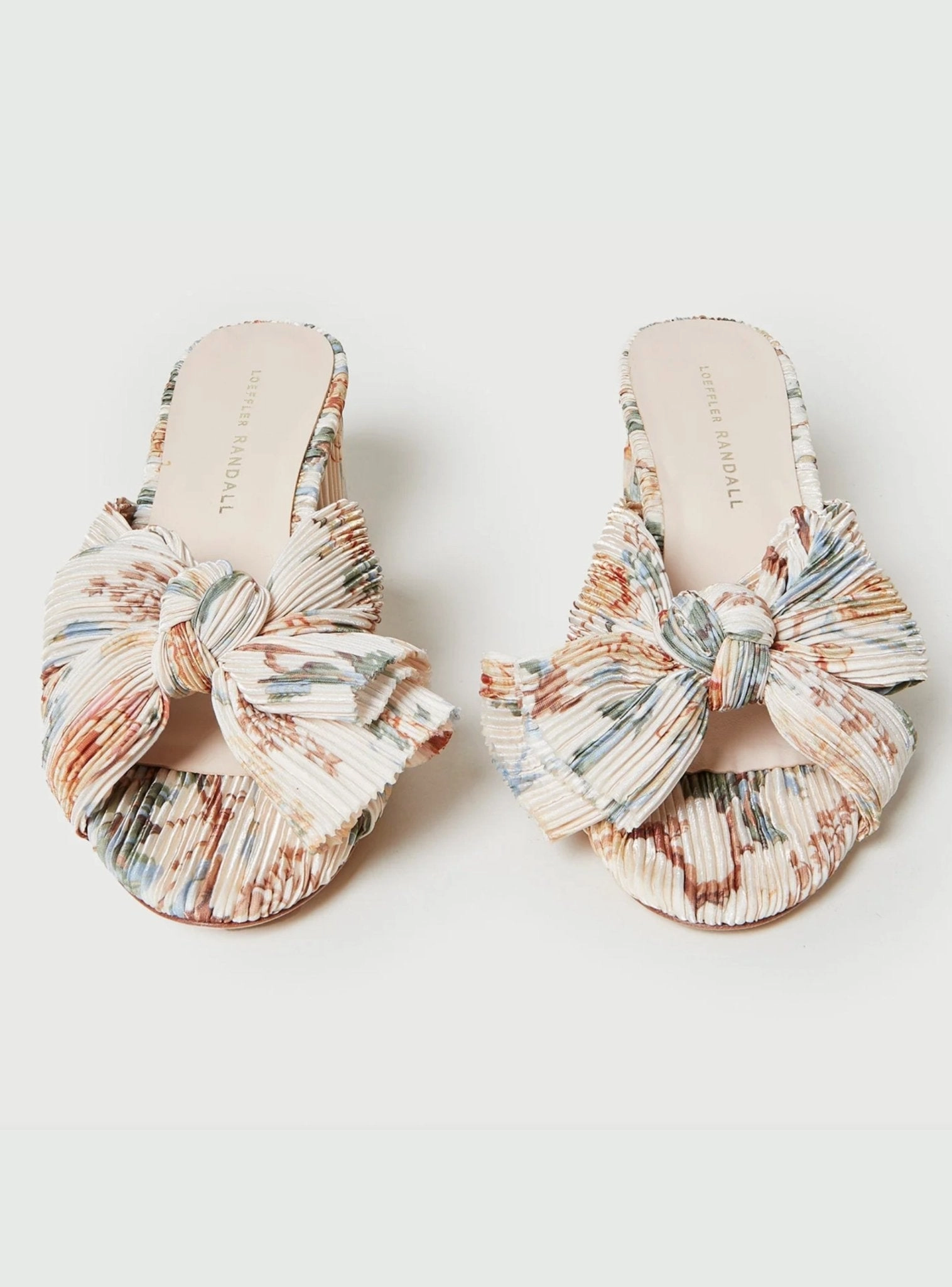 Plissee-Slipper Emilia in cremefarbenem Blumendruck Adelheid Pantoffeln Herren Bürohengst