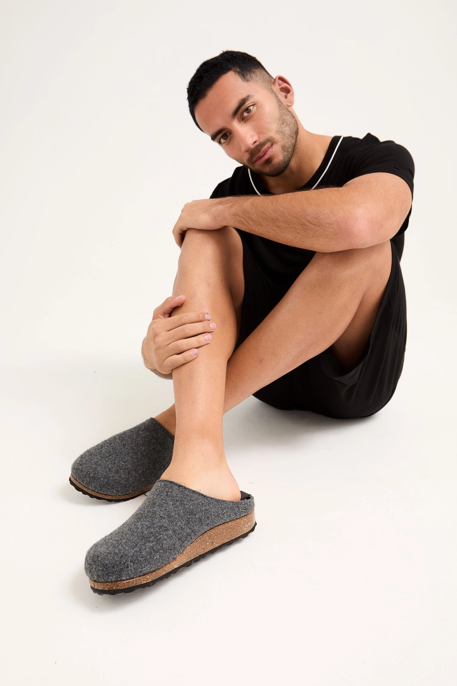 Mister You Jamie Mule Slippers in Charcoal Adelheid Pantoffeln Gummisohle