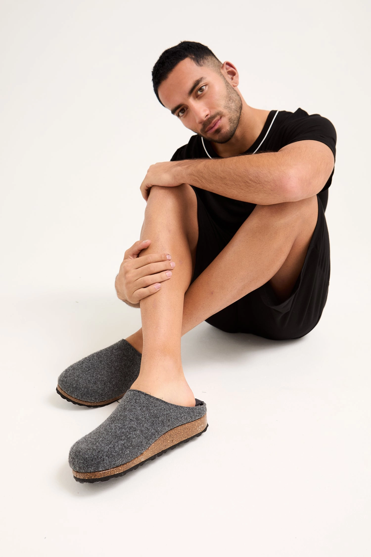 Pantoffeln Mit Schmuckstein Mister You Jamie Mule Slippers in Charcoal