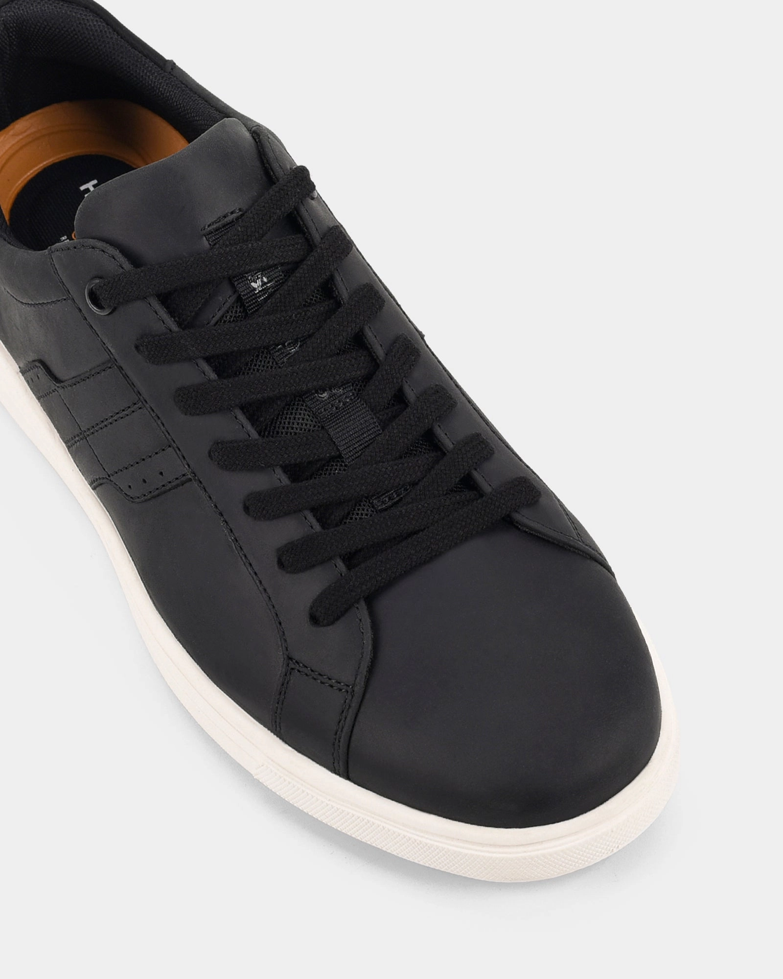 Gravity Black Wild Stern Sneaker
