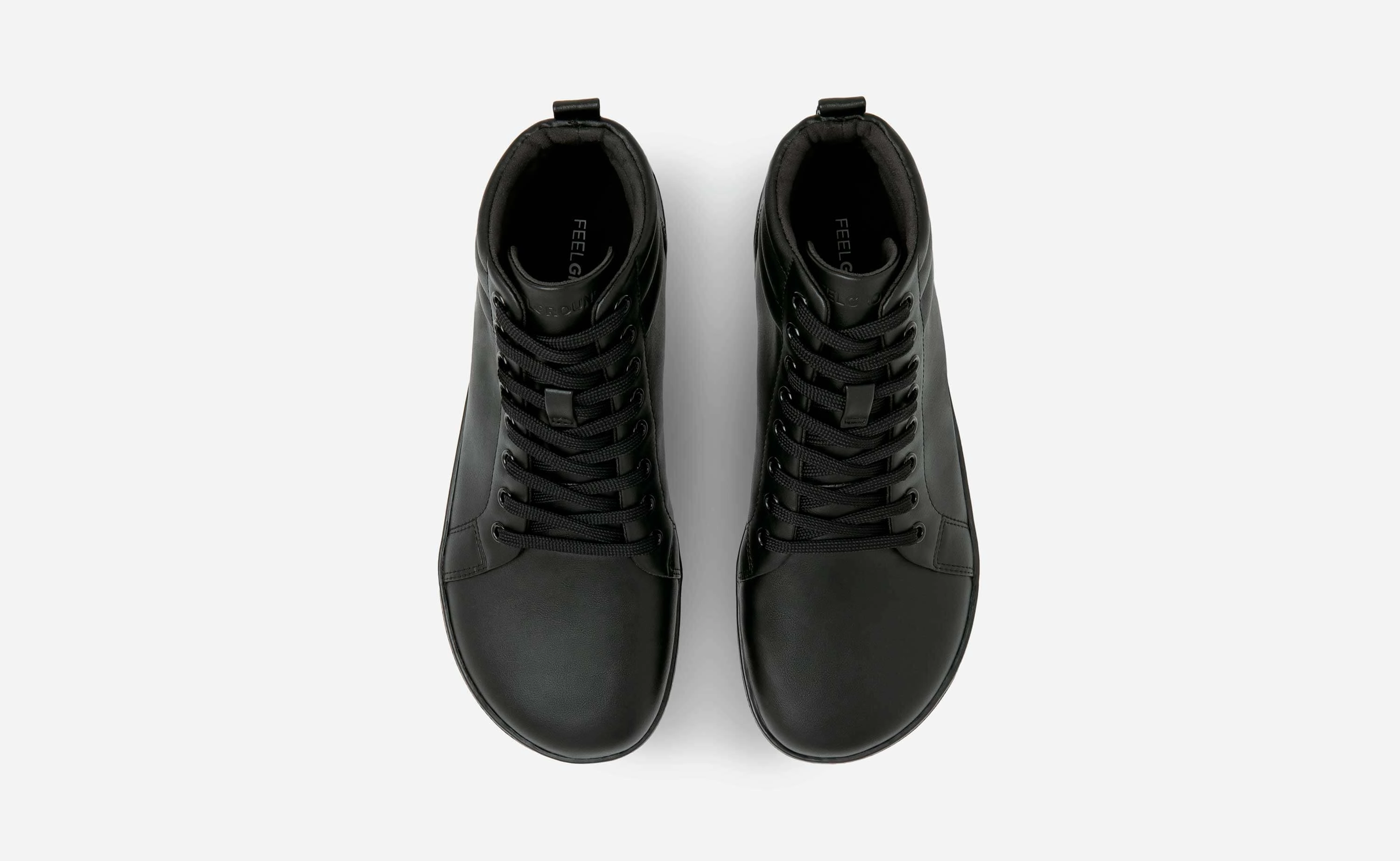 Highrise Luxe - All Black Sneaker Con