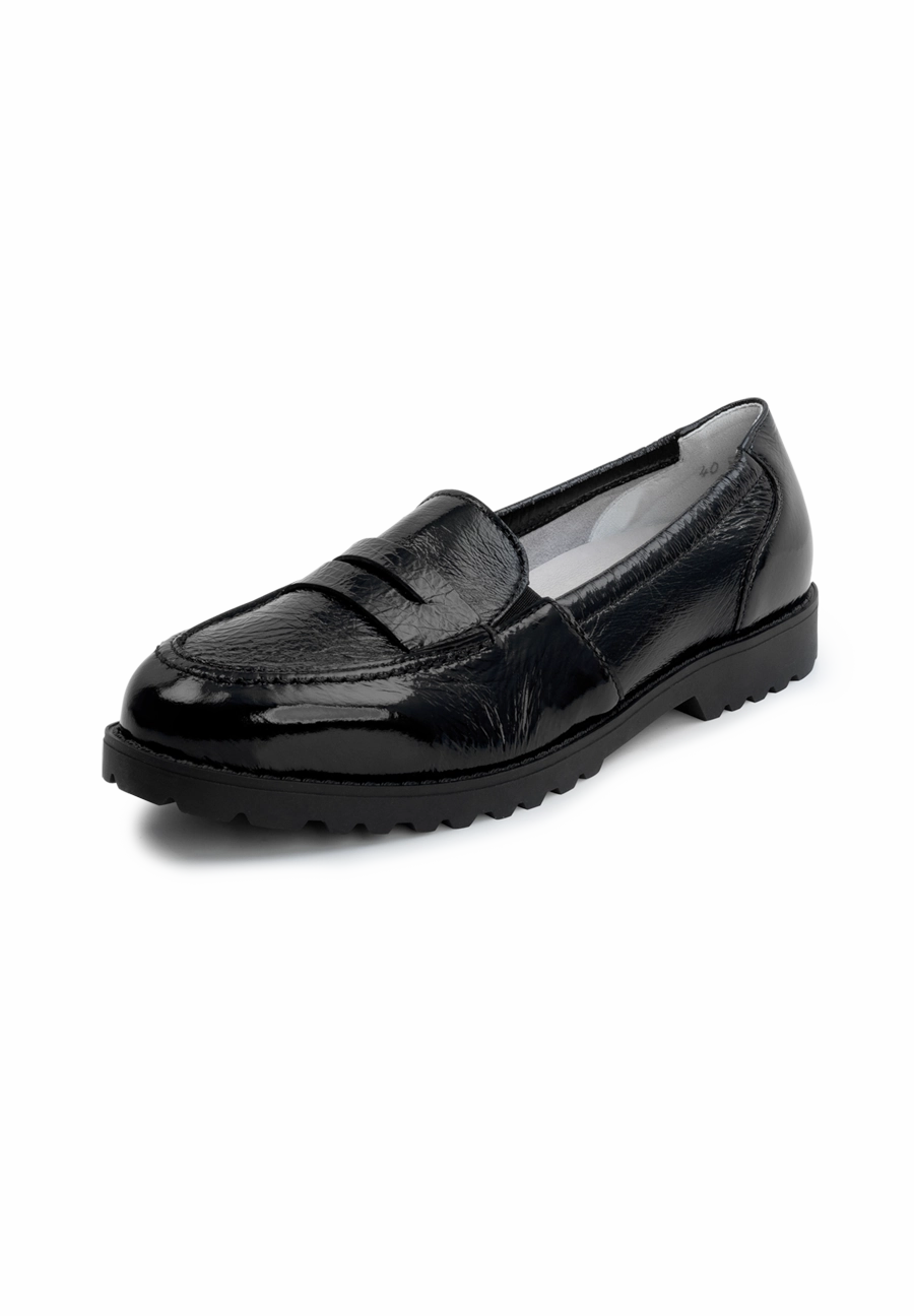 Kerzenwachs Auf Lederschuhe hinreiender Mokassin Hirschlackleder