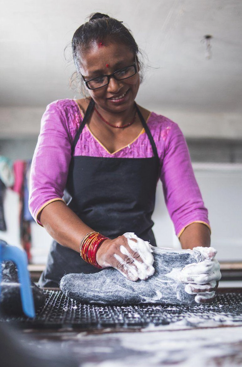 Wollpantoffel (100% reine Wolle) - Modell Rot mit Gummisohle Pantoffeln Mit Harter Sohle