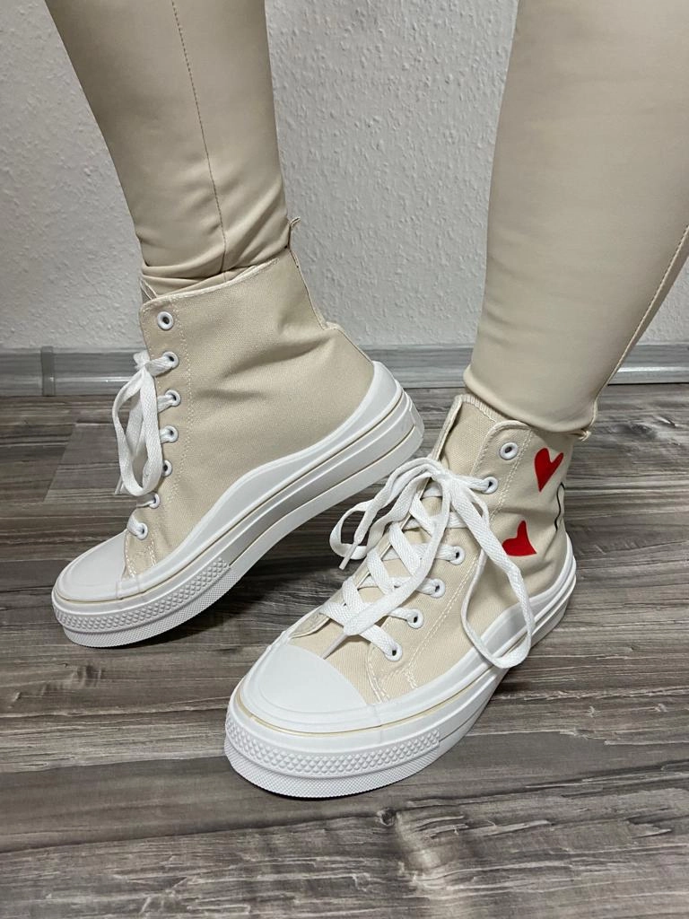 Sneaker "Herzliebe" Beige Schuhputzset Sneaker