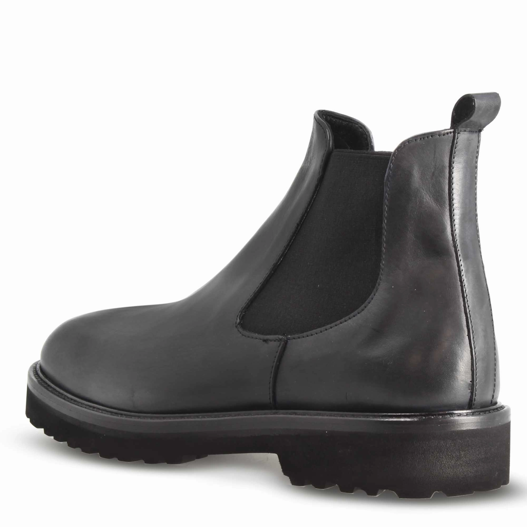 Stivaletti Chelsea da uomo in vera pelle  liscia colore nero con suola carrarmato The Last Conspiracy Chelsea Boots