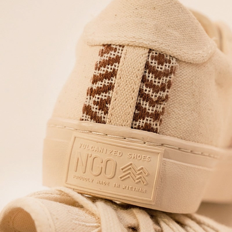 Mai Chau Canvas Beige und Macchiato Braun Gefütterte Sneaker Lammfell