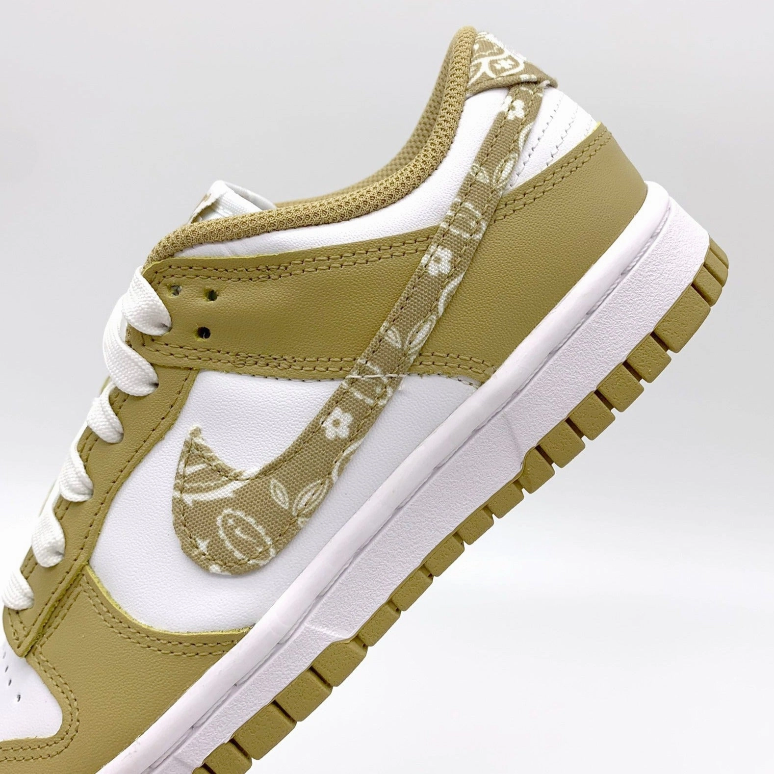 Nike Dunk Low Essential Paisley Pack Barley Mcqueen Sneaker Glitzer