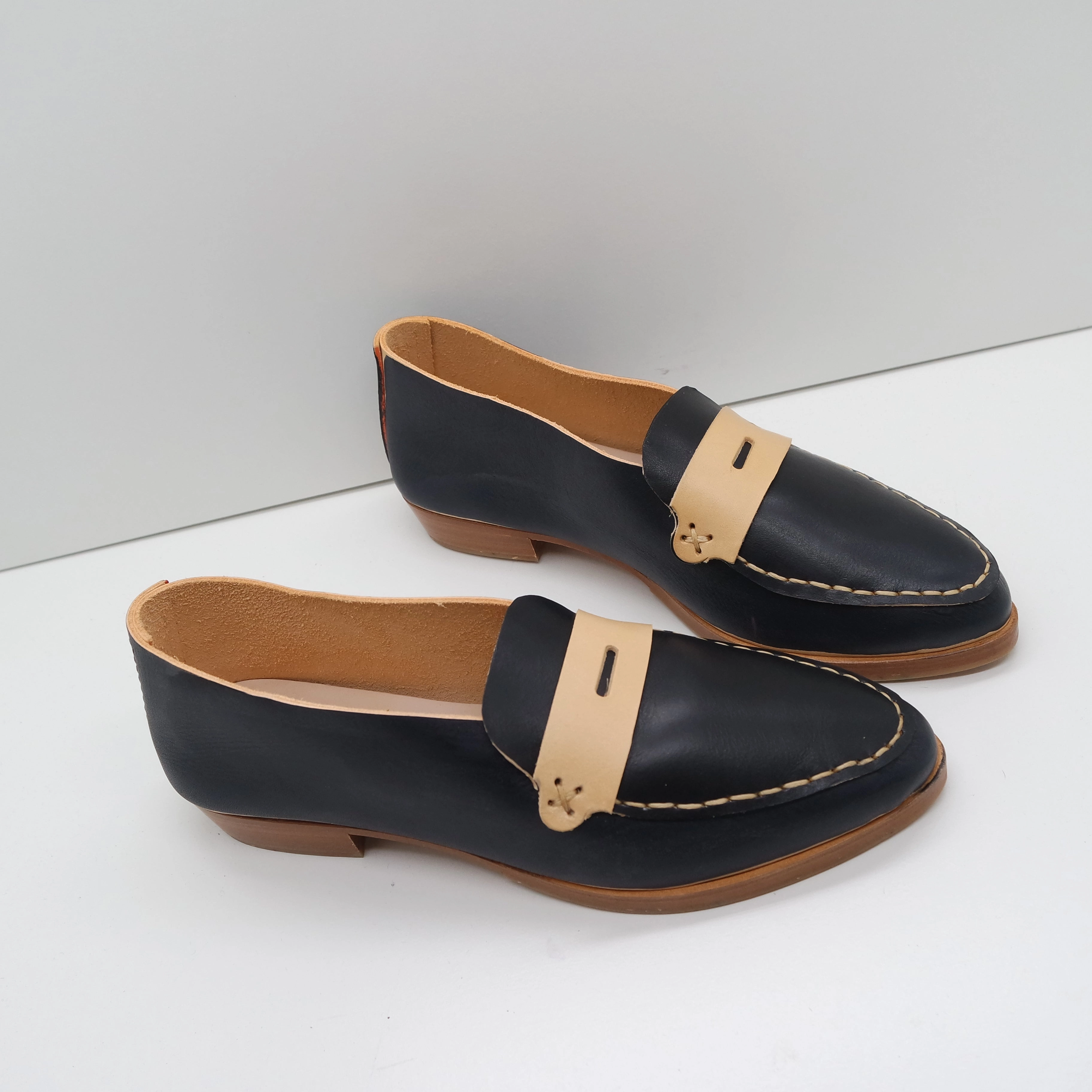 Penny Loafers Aus Norwegen THE PENNY. BB NORI. NORI LAKE. BUTTER MASK. UNDYED THREAD. 2CM