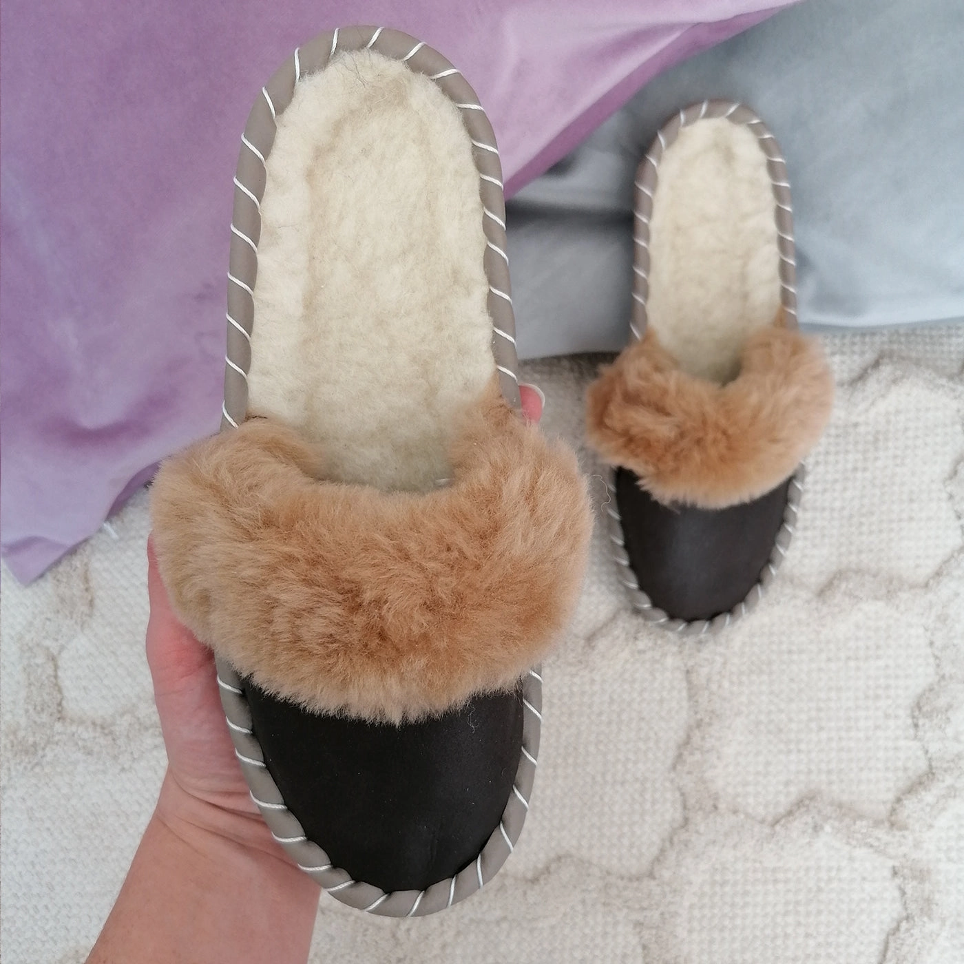 Pantoffeln Keilabsatz 20 Millimeter Warme Pantoffeln mit kuscheliger Schafwolle DANA