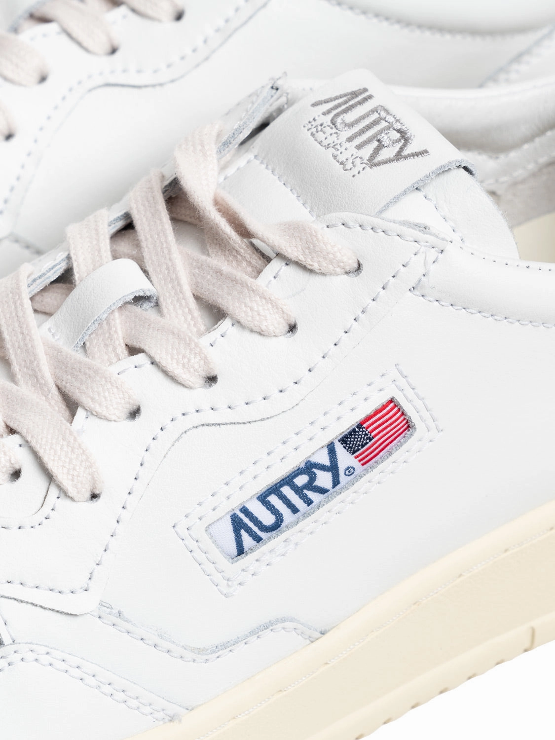 Medalist Low Women mit schwarzer Ferse Weiße Sneaker Dünne Sohle