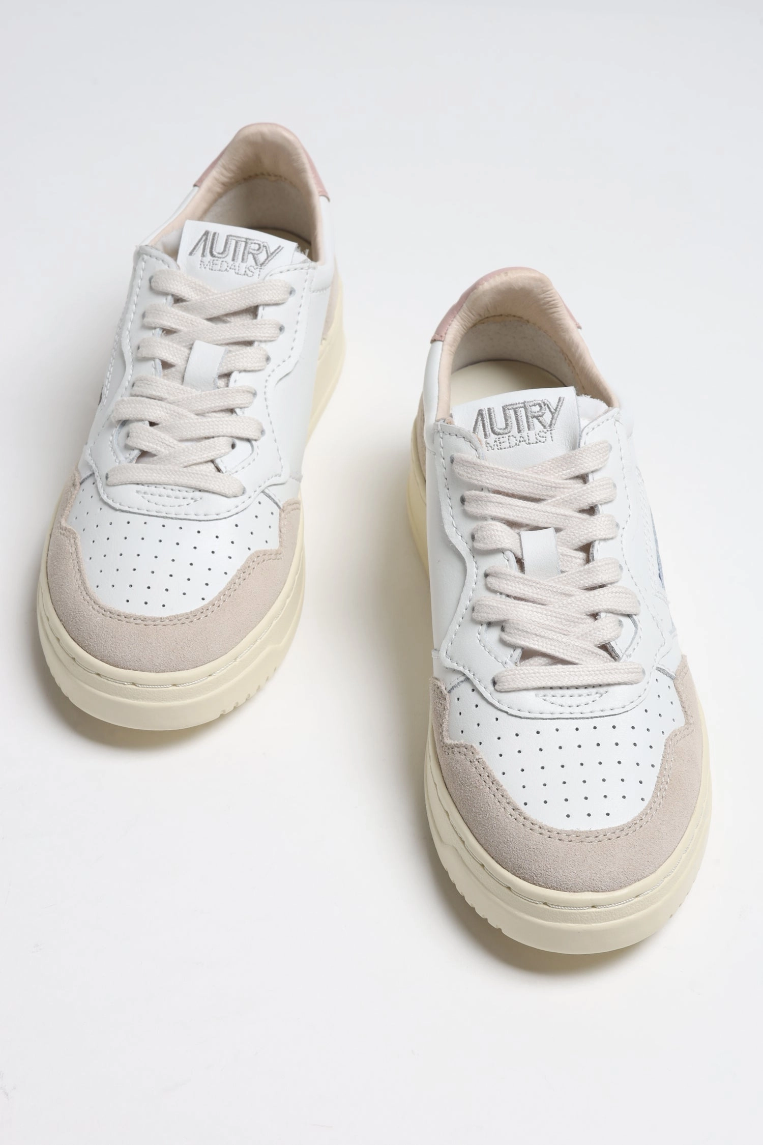 Sneaker Medalist Suede in Wei/Powder Sneaker '327'