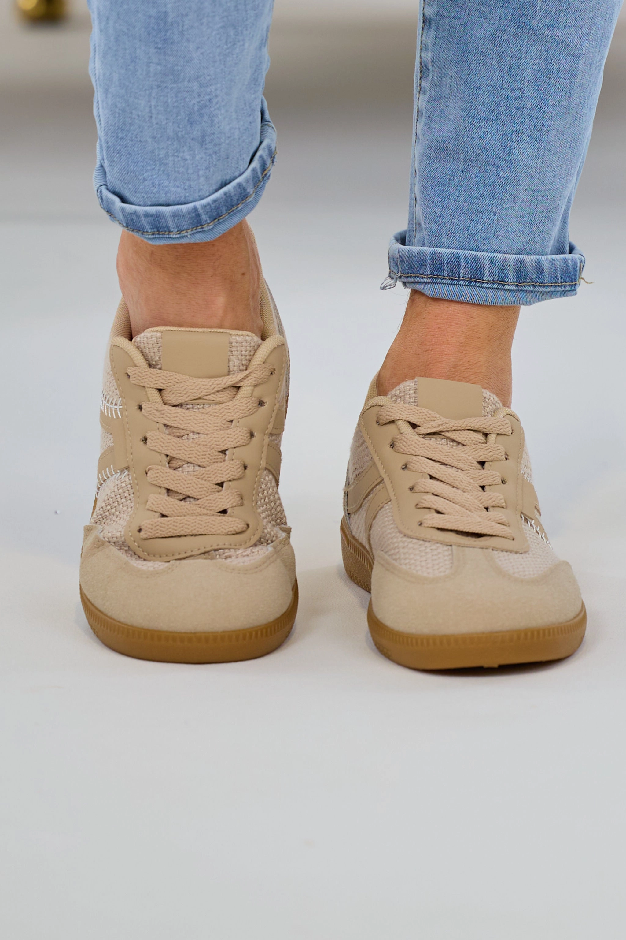 Sneaker mit gewebten Einstzen, dunkelbeige Slim Sneaker