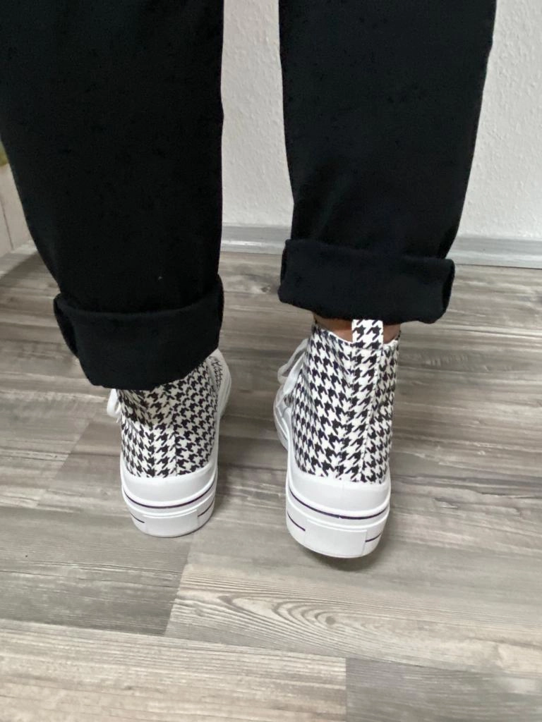 Second Hand Sneaker Sneaker "Herzliebe" schwarz/wei