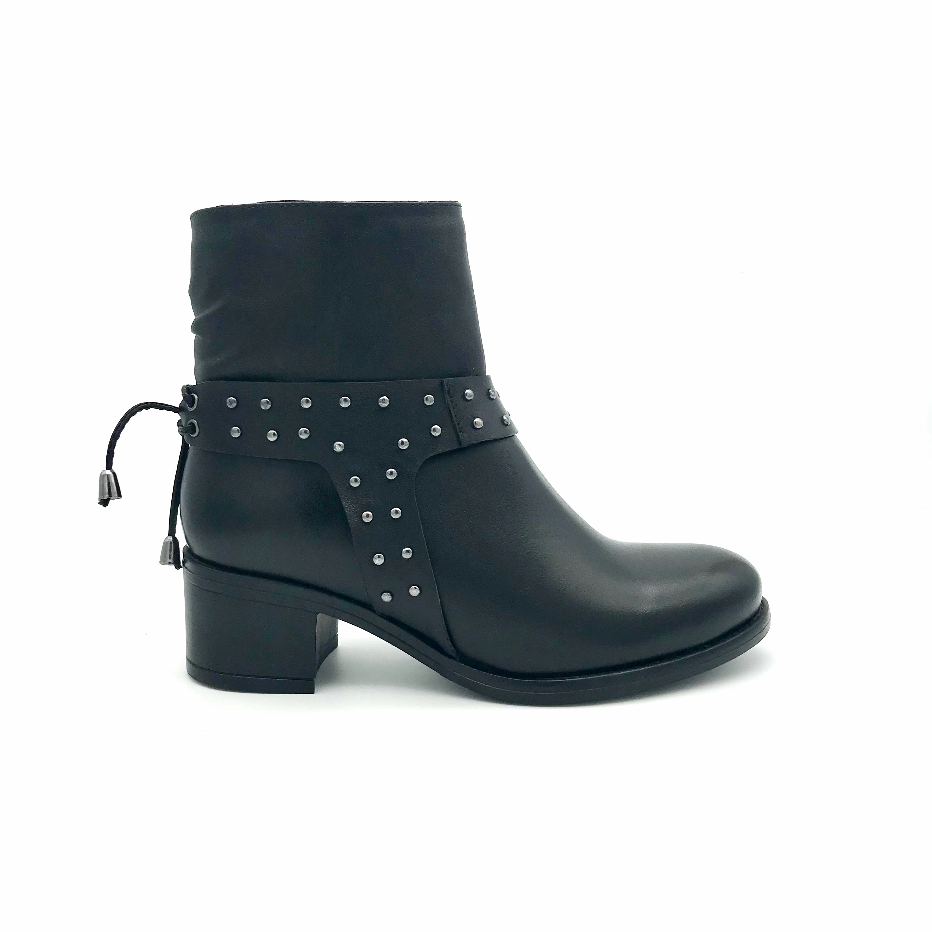 Slouchy Stiefeletten The Schuh Effekt Stiefelette Damen Schwarz Nieten Leder