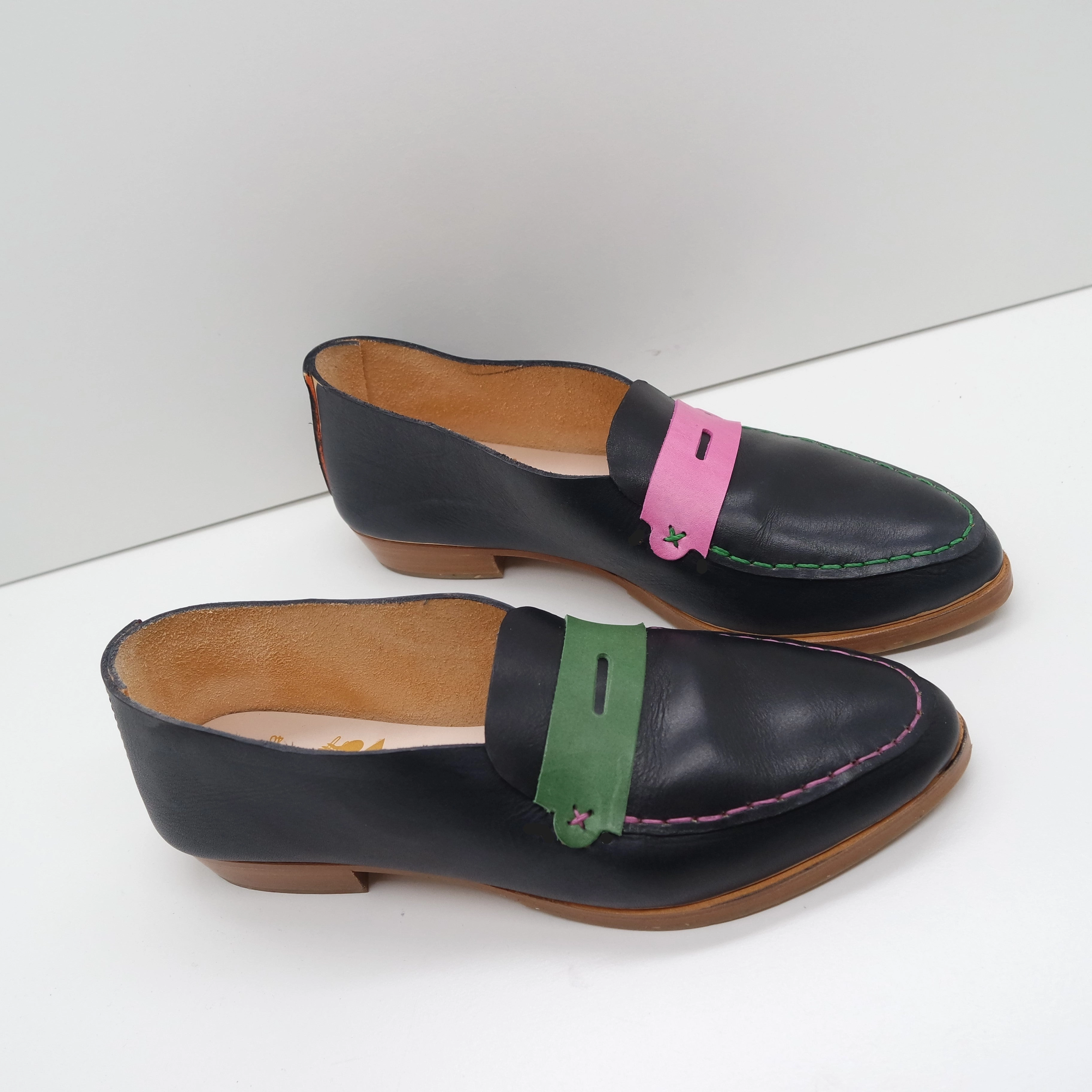 Heeled Loafers THE PENNY. BB NORI. NORI LAKE. MISMATCHED AVOCADO PORPORA MASK W ALTERNATE THREAD. EDGE INKED. 2CM