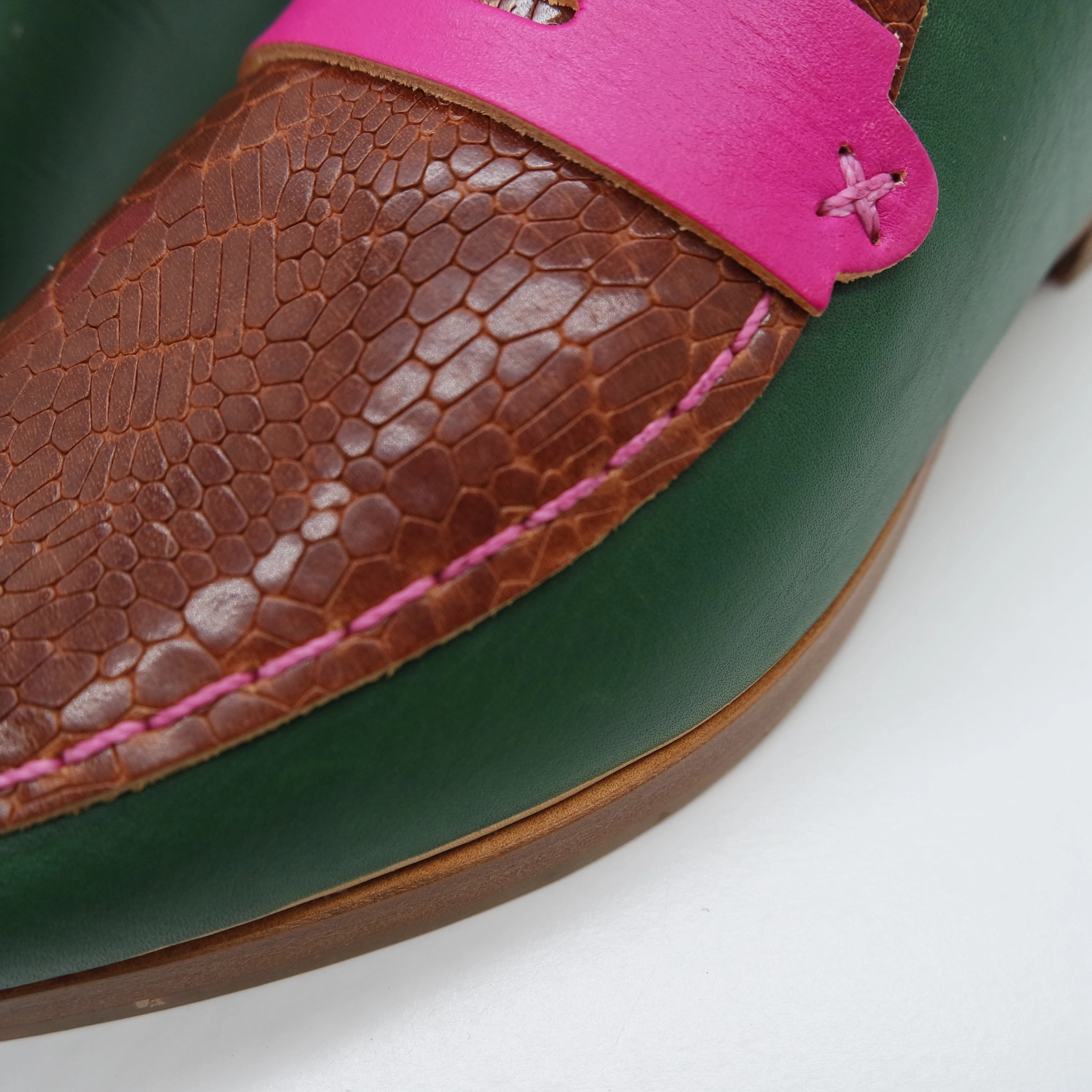 THE PENNY. BB BUKO. AMBER SALAMANDER LAKE. RAMBUTAN MASK. PINK THREAD. 2CM Loafers Mary Jane