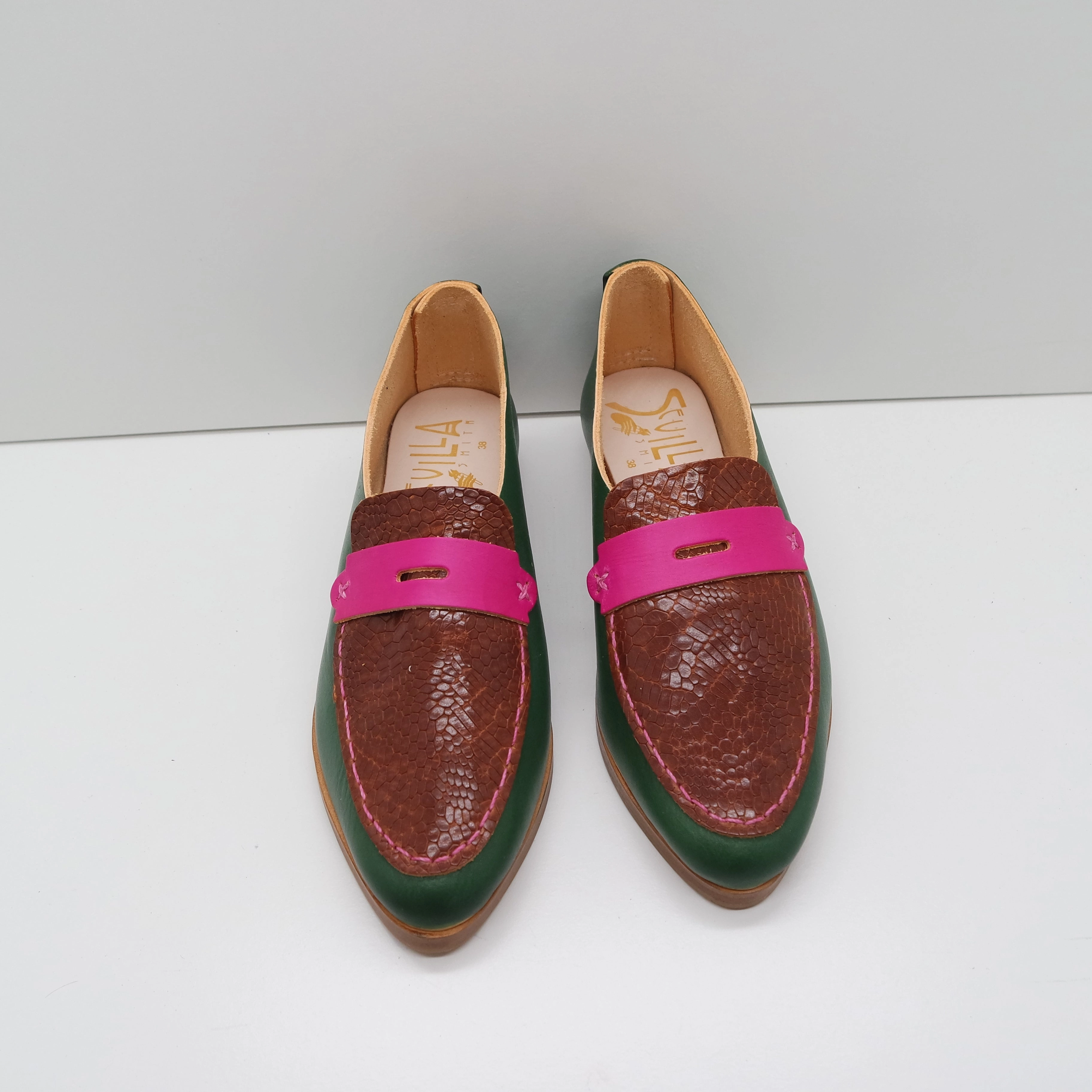 THE PENNY. BB BUKO. AMBER SALAMANDER LAKE. RAMBUTAN MASK. PINK THREAD. 2CM Gg Loafers