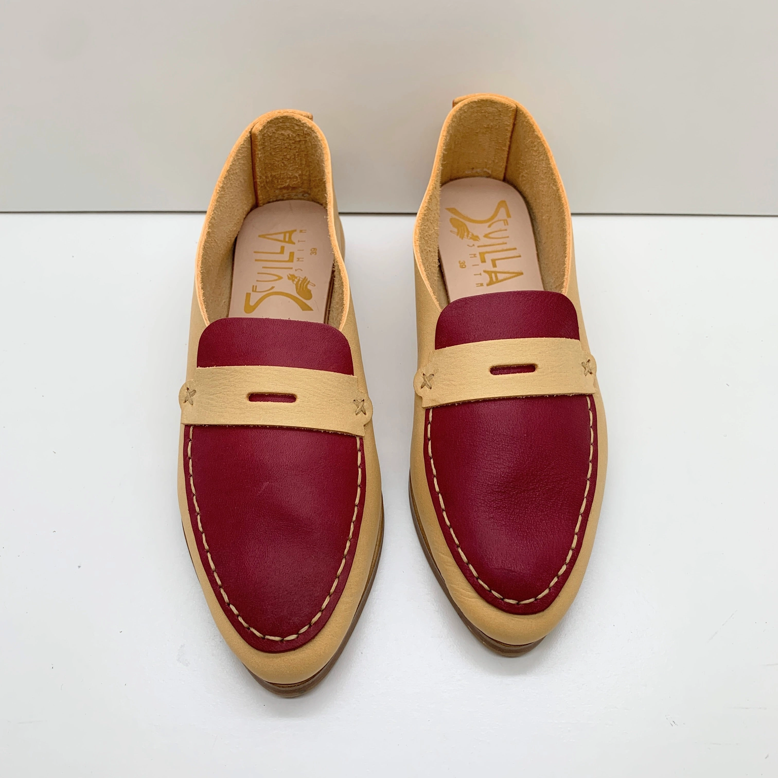 THE PENNY. BB BUTTER. POMEROL LAKE. BUTTER MASK. UNDYED THREAD. 2CM Laura Bellariva Loafers