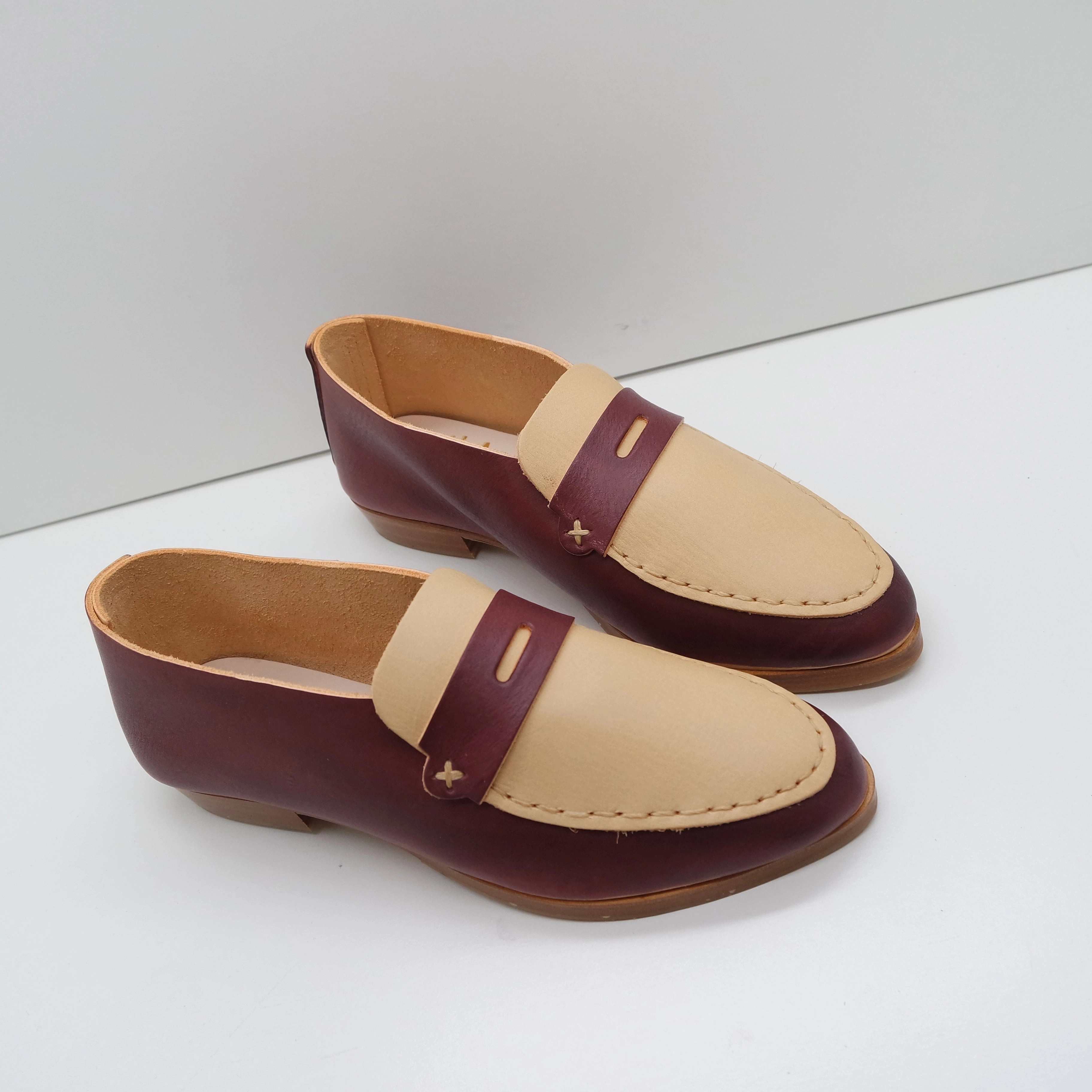 THE PENNY. BB CLARET. BUTTER LAKE. CLARET MASK. UNDYED THREAD. 2CM Vuitton Loafers