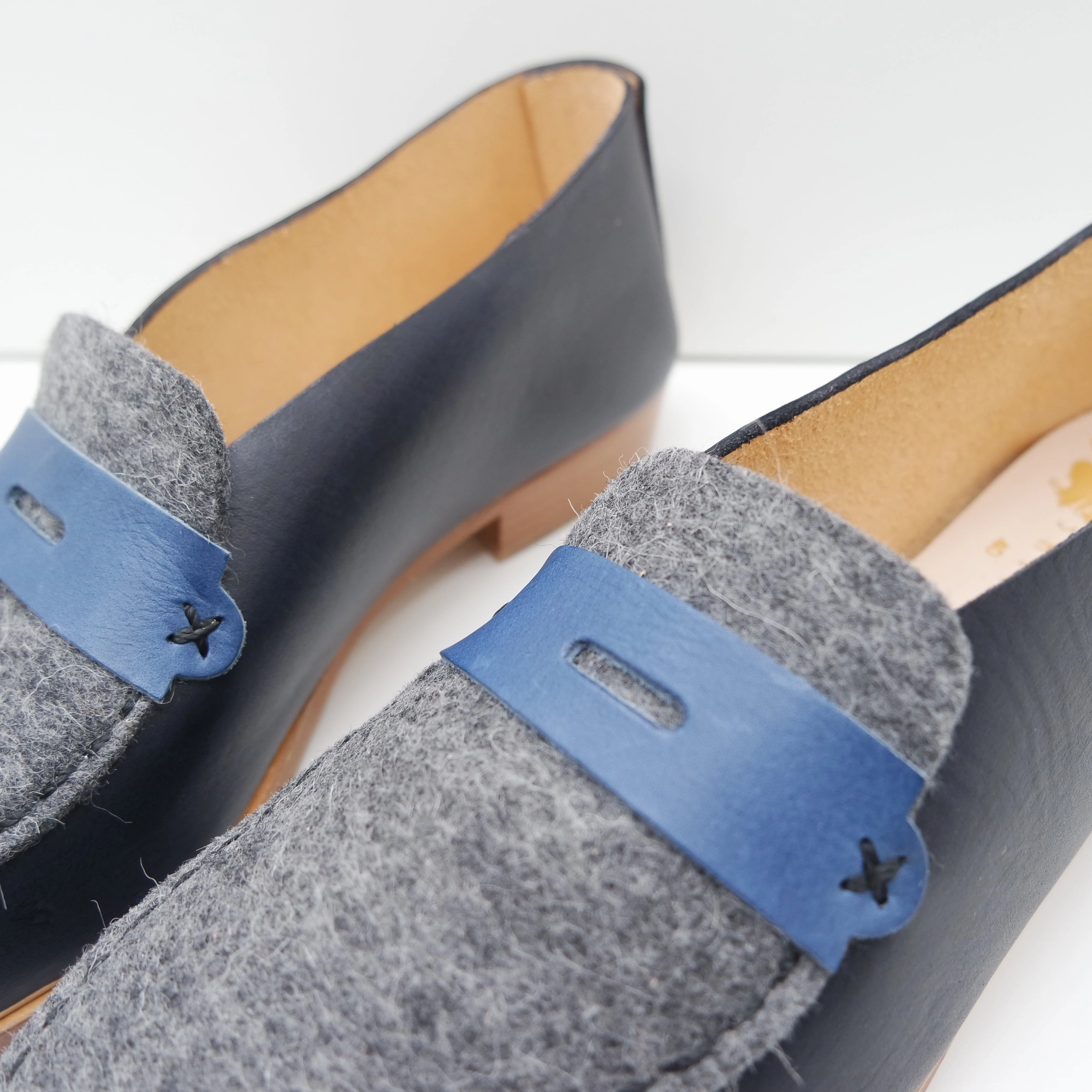 Durea Loafers THE PENNY. BB NORI. DARK GREY WOOL LAKE. NAVY MASK. EDGE INKED. BLACK THREAD. 2CM