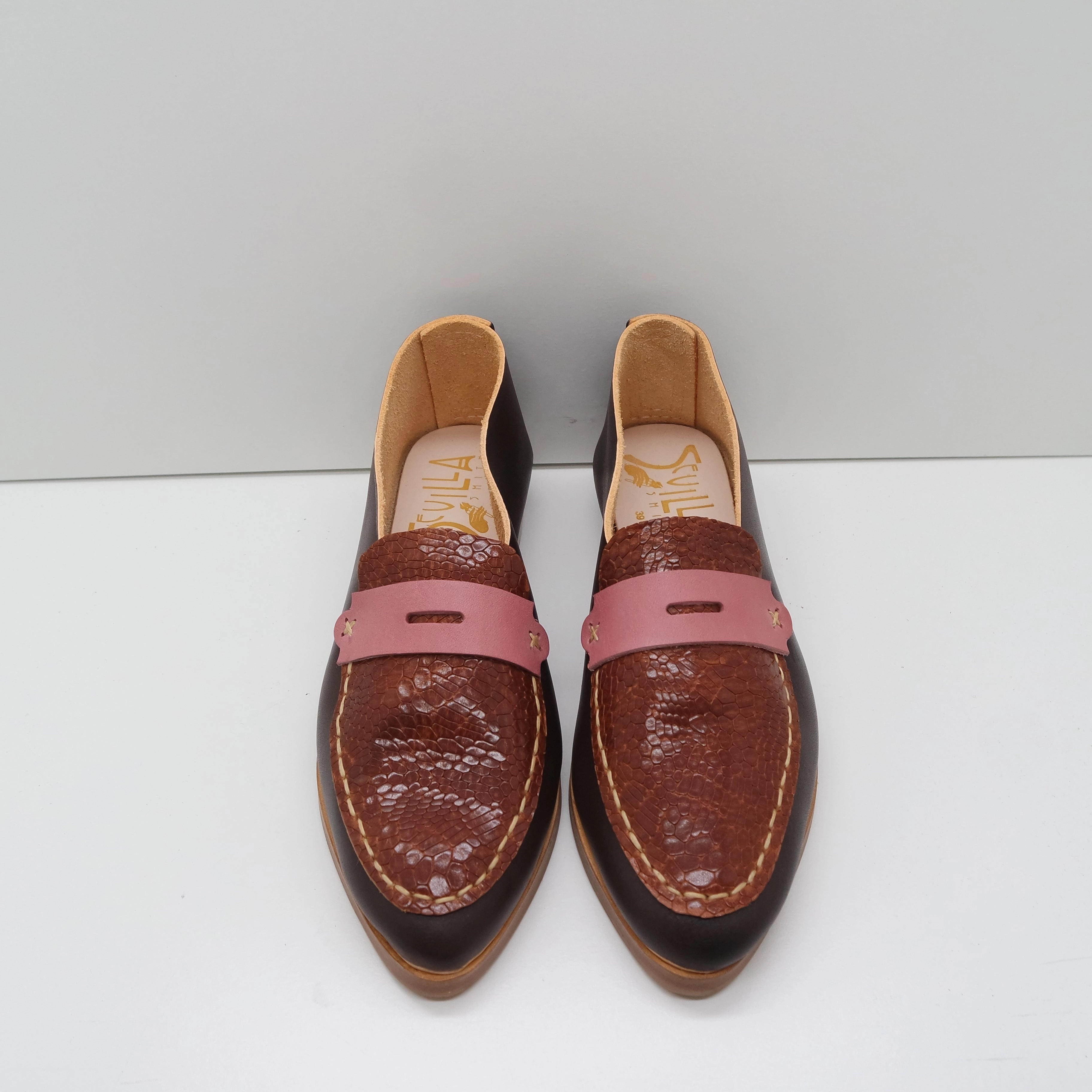 THE PENNY. BB TAMARIND. AMBER SALAMANDER LAKE. CIPRIA MASK. UNDYED THREAD. 2CM Heel Slipping Out Of Loafers