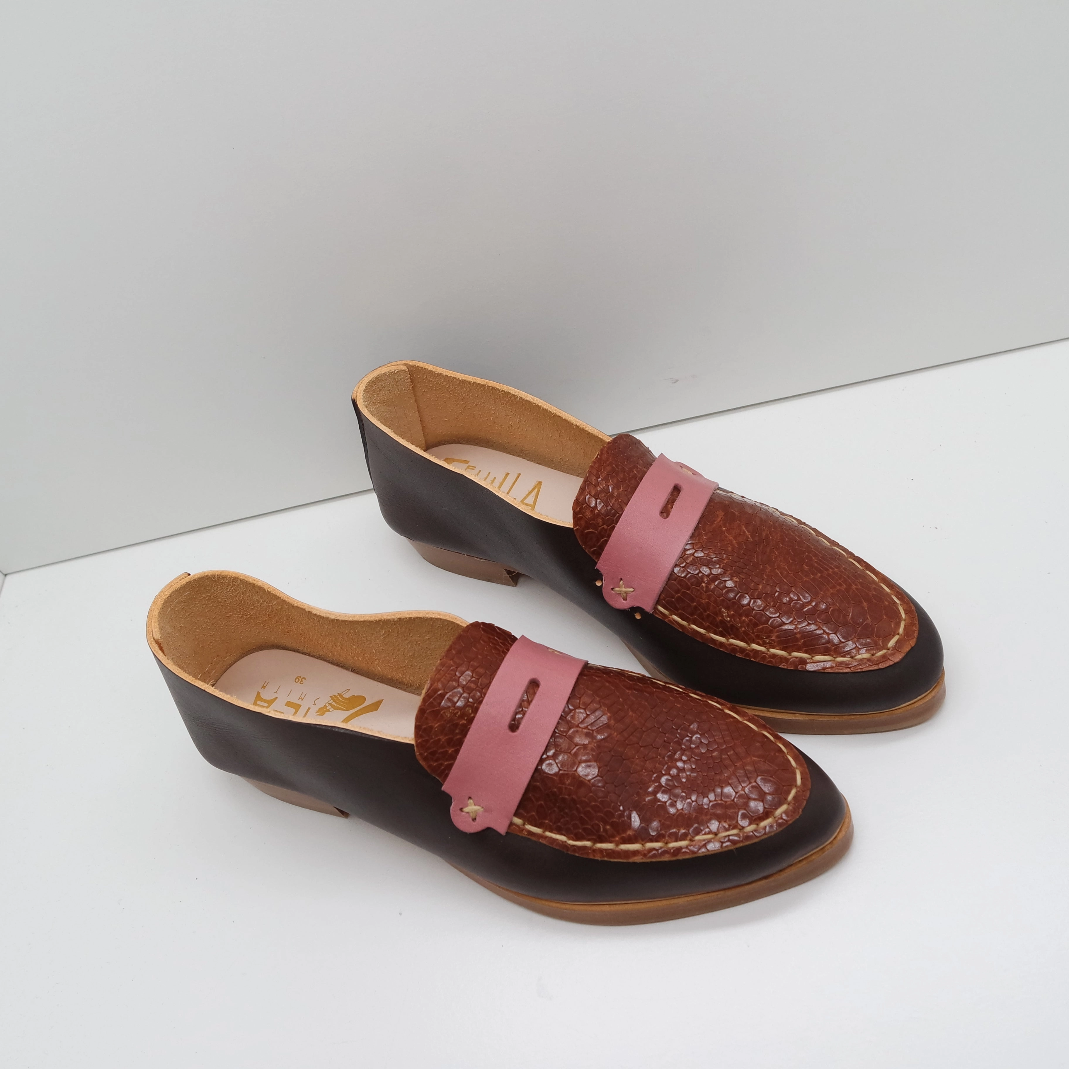 Loafers Rubber Sole THE PENNY. BB TAMARIND. AMBER SALAMANDER LAKE. CIPRIA MASK. UNDYED THREAD. 2CM