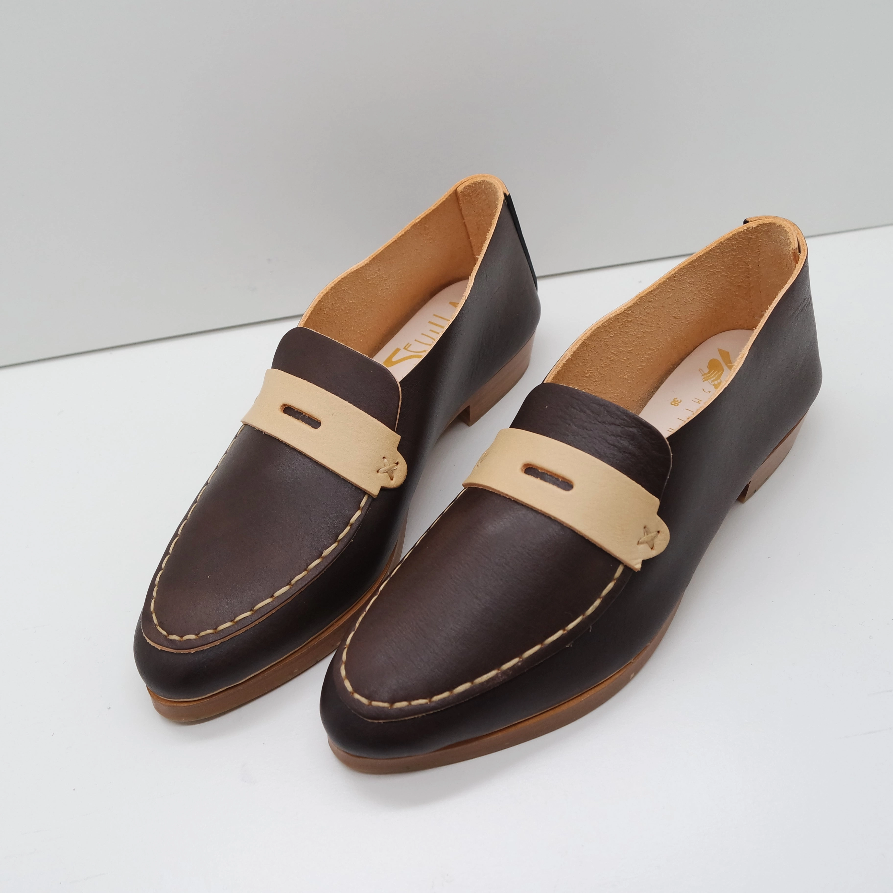 Bold Loafers -> Loafers THE PENNY. BB TAMARIND. TAMARIND LAKE. BUTTER MASK. UNDYED THREAD. 2CM