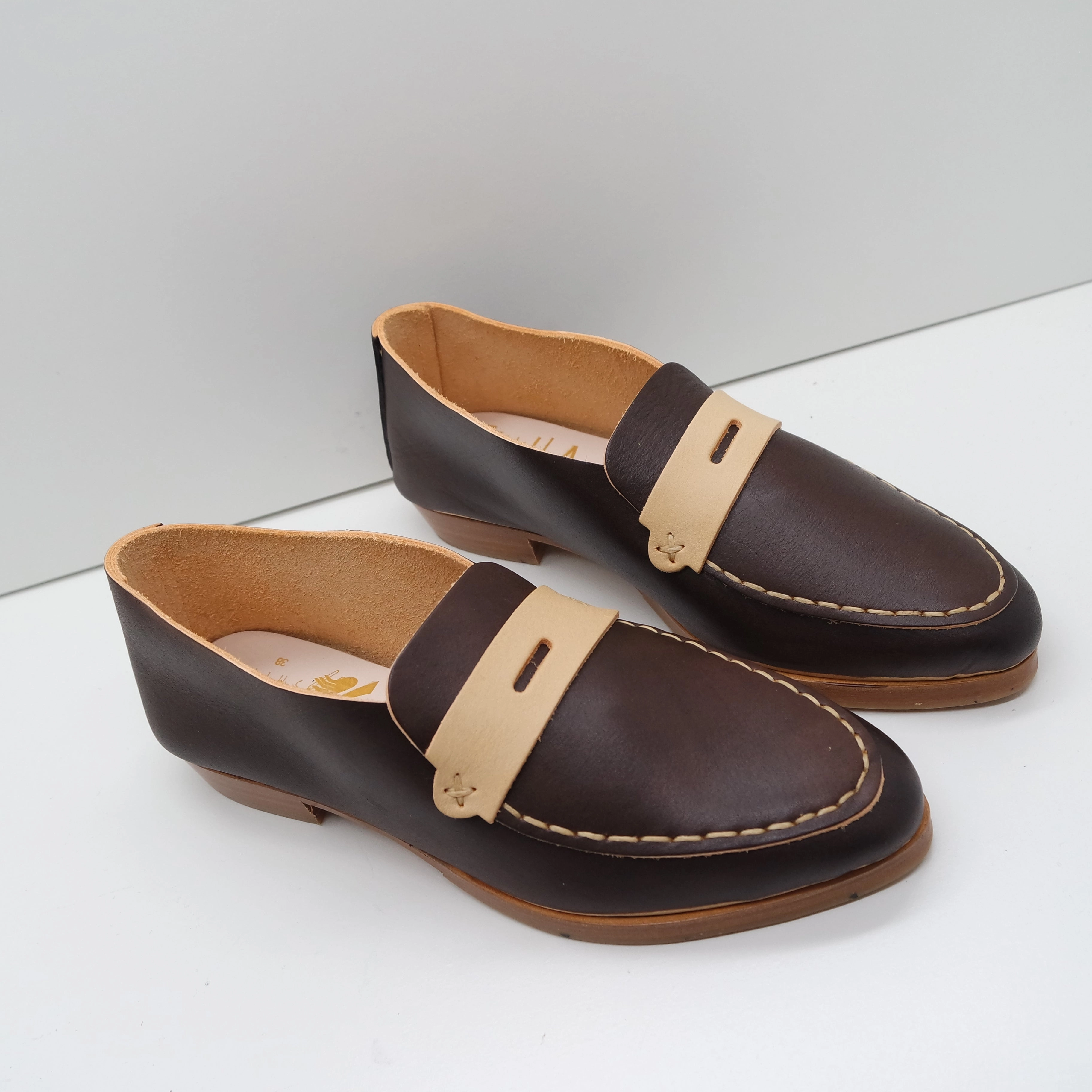 Comfy Penny Loafers THE PENNY. BB TAMARIND. TAMARIND LAKE. BUTTER MASK. UNDYED THREAD. 2CM