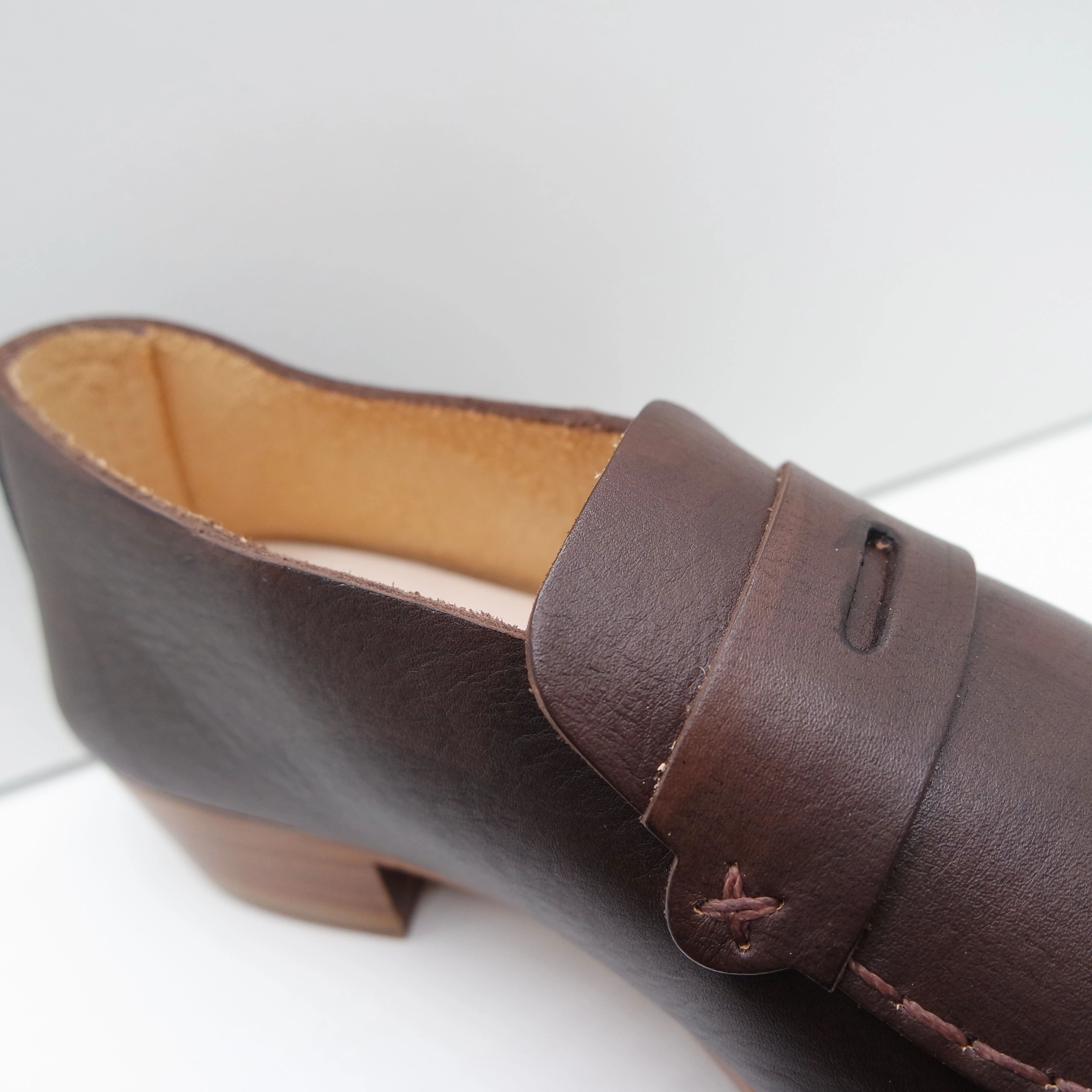 THE PENNY. BB TAMARIND. TAMARIND LAKE. TAMARIND MASK. BROWN THREAD. EDGE INKED. LIMITED EDITION 2CM Officine Generale Loafers