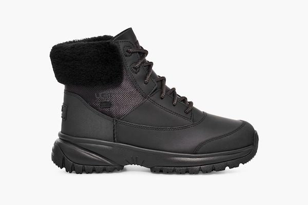 UGG - Yose Fluff Boot Black Treemme Stiefel