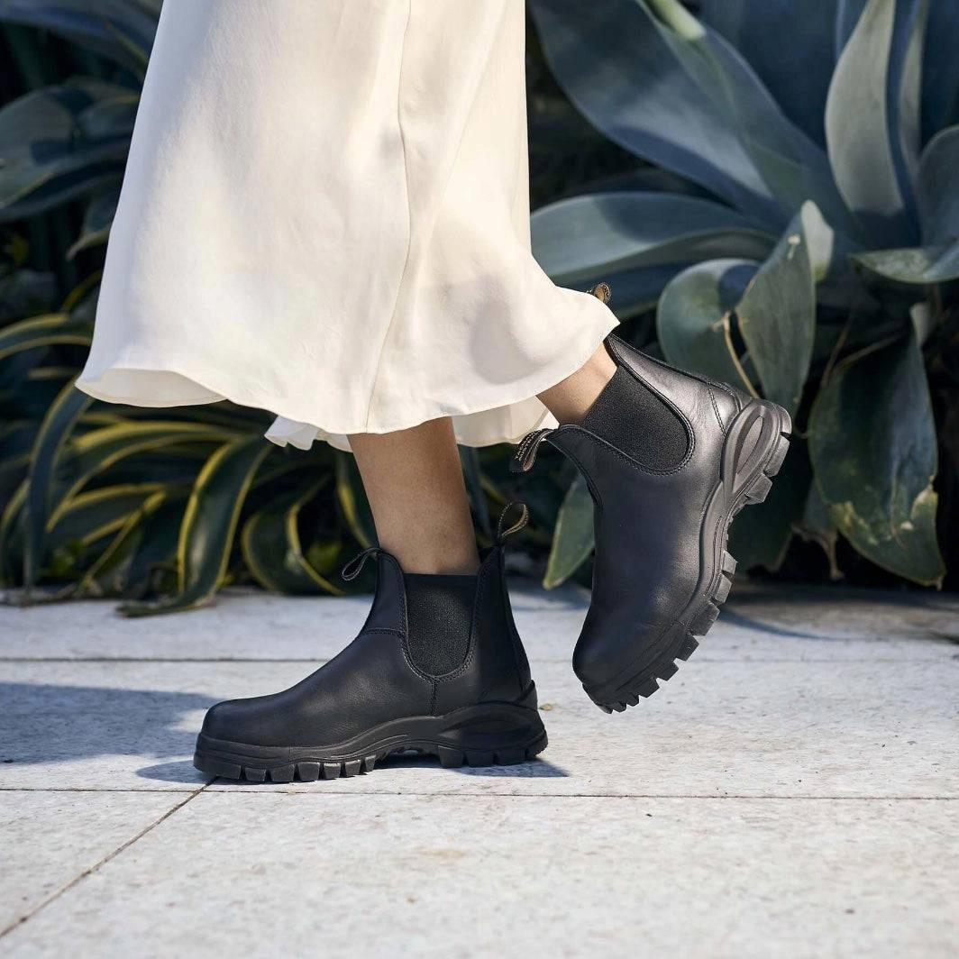 Chelsea Sock Boots Blundstone Shoes WOMAN Lug Sole Black 2240