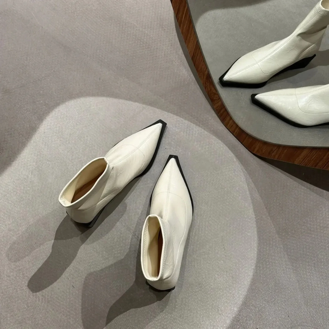 Dünne Stiefeletten Elegante Stiefeletten mit spitzem Design